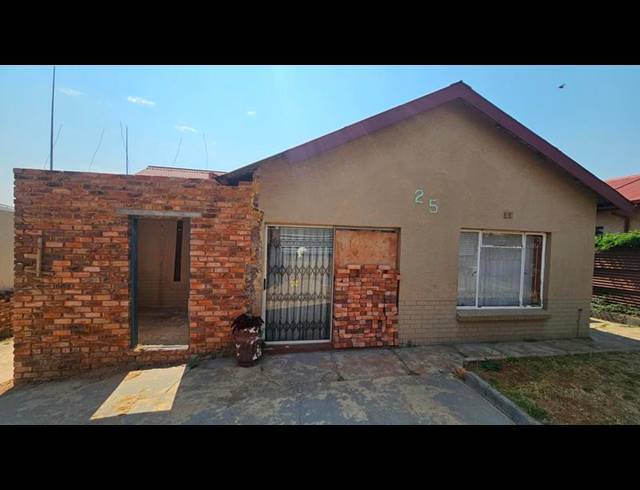 3 BEDROOM HOUSE FOR SALE IN HURST HILL